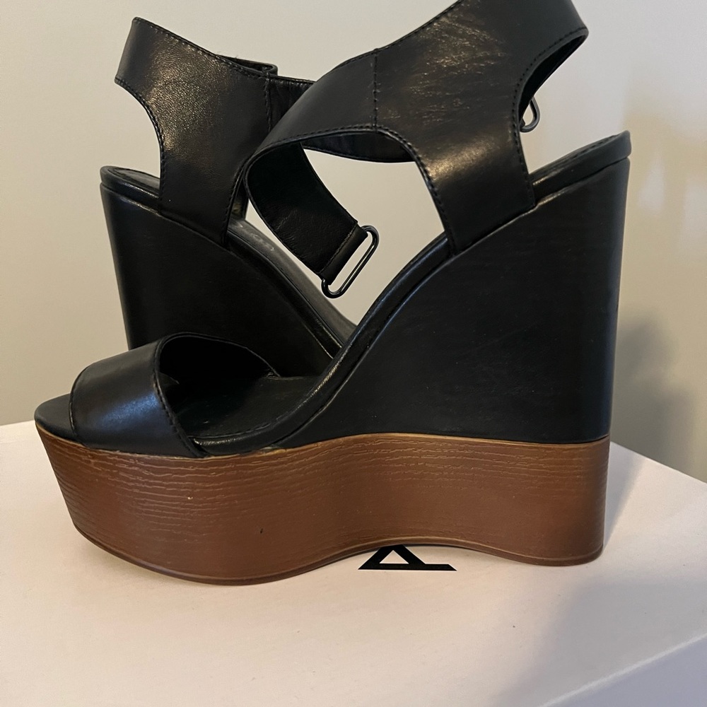 Black and tan platform shoes sandals size 8 never worn with box
